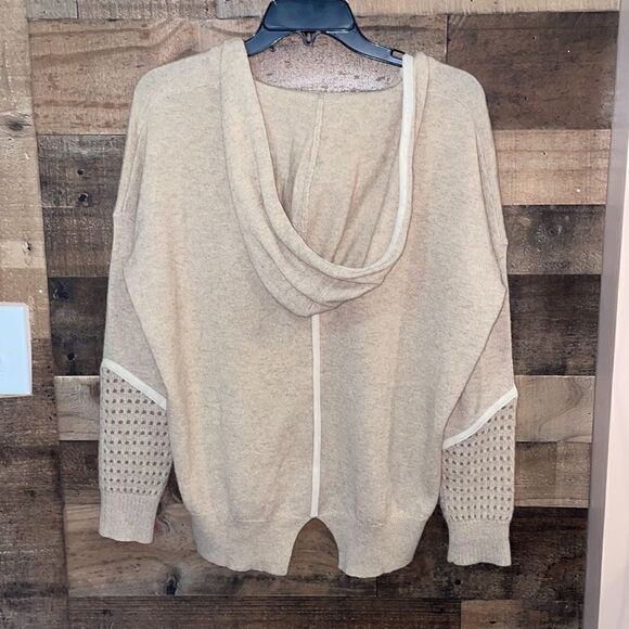 One Grey Day 100% Cashmere Hooded Sweater - Picture 7 of 10